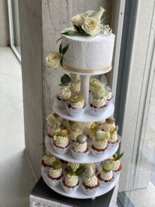 Hochzeits Cupcakes in weiss