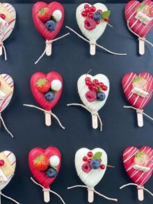 Cakesicles in Herzform