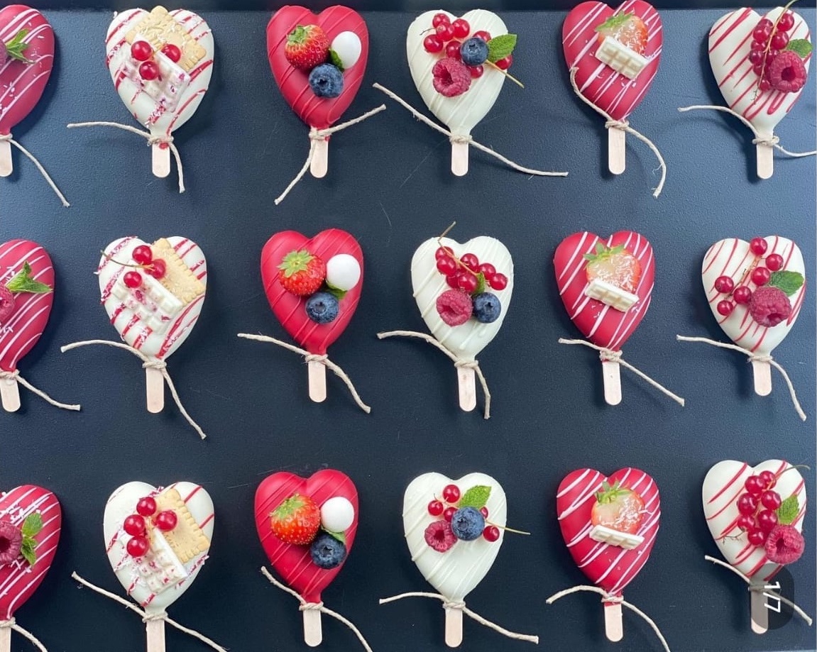 Cakesicles in Herzform