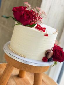 Hochzeitstorte mit Rosen
