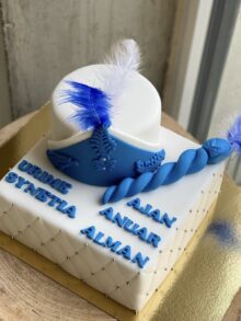 Syneti Torte mit Hut 2-stöckig