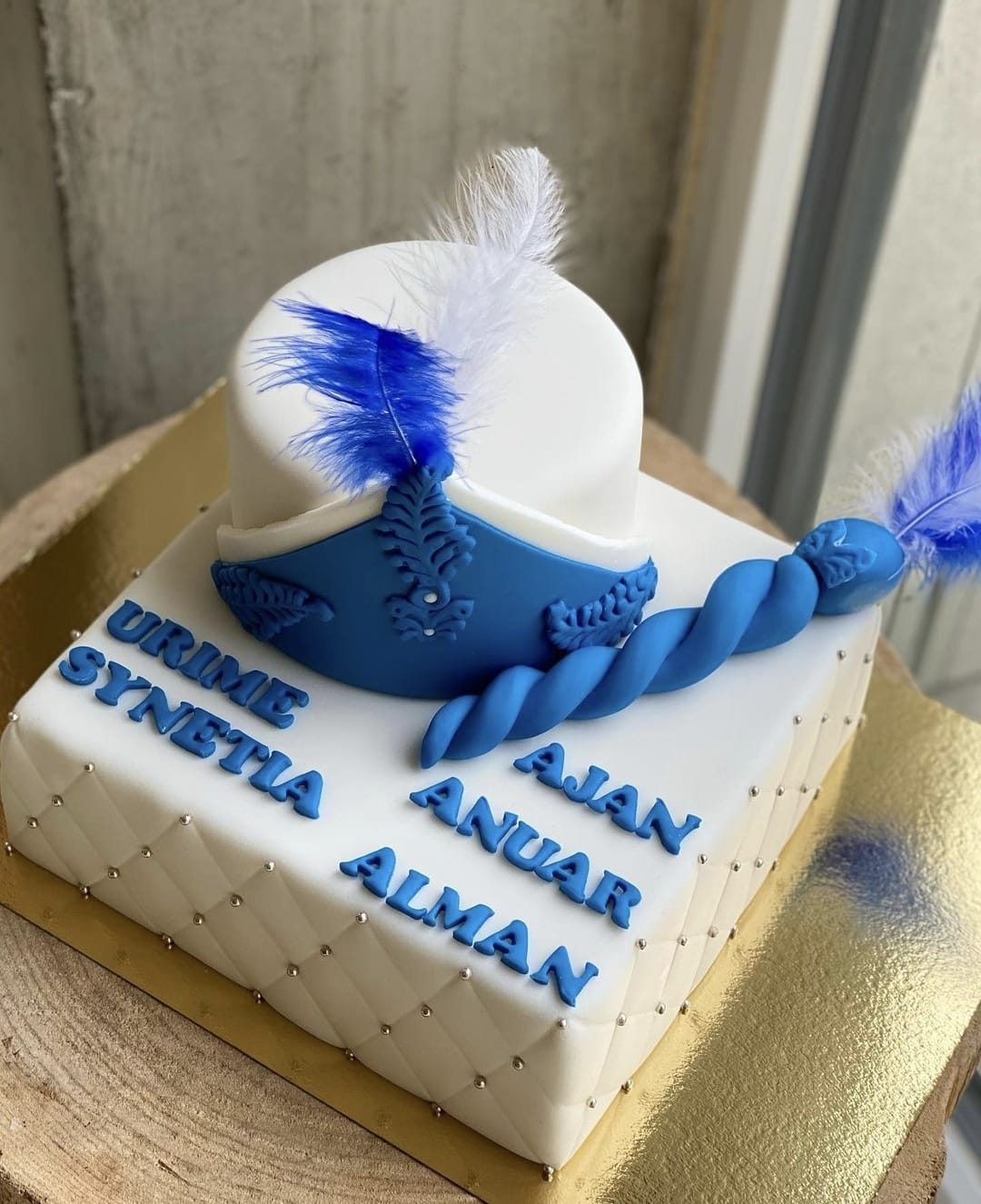 Syneti Torte mit Hut 2-stöckig