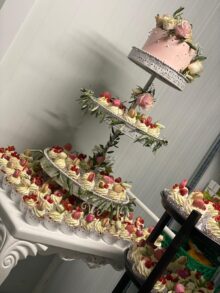 Hochzeitstorte mit Cupcakes