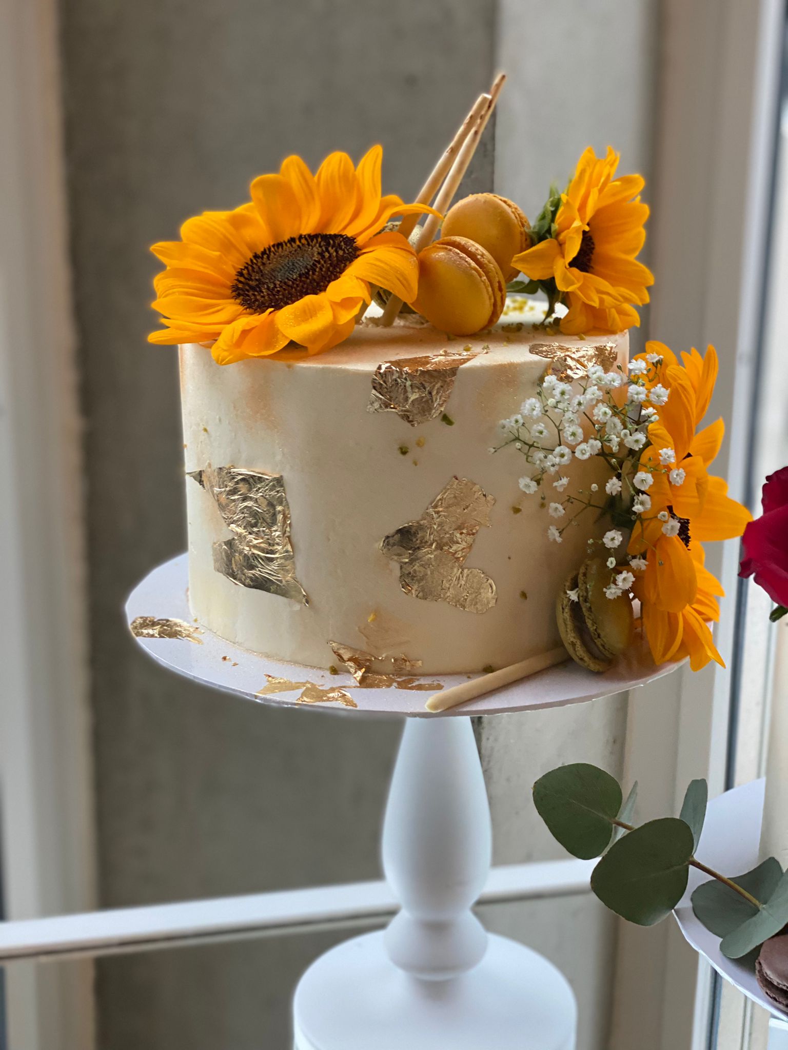 vergoldete Torte mit Sonnenblumen