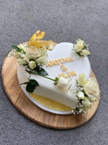 Herztorte mit Rosen
