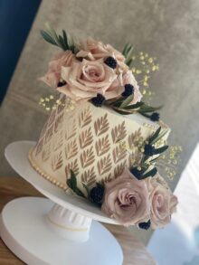 Buttercremetorte mit Rosen